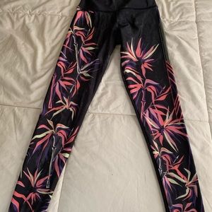 Peloton grey leggings with tropical print